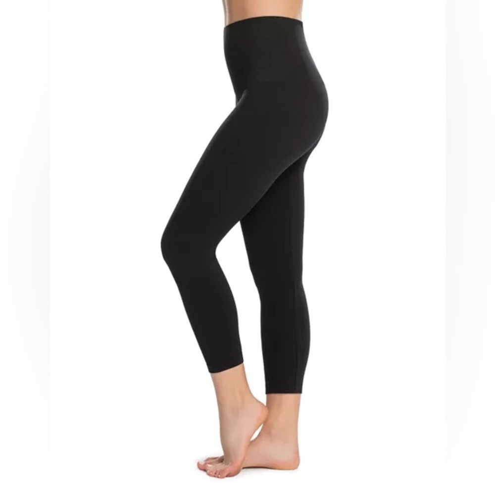 SPANX Look At Me Now Seamless Cropped Leggings in Black